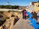 Un desprendimiento de rocas afecta a dos viviendas de Torreagera