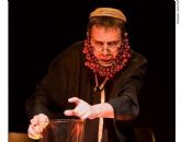 El ciclo Una educacion para el siglo XXI trae este miercoles al Ramon Alonso Luzzy la obra de teatro Entre diluvios