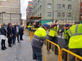 Infraestructuras renueva el pavimento de la calle San José de Murcia para mejorar la accesibilidad al centro de salud