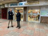 La Concejalía de Plazas y Mercados realiza varias mejoras en la Plaza de Abastos para hacerla 'más accesible y atractiva'