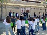 El CEIP Carolina Codorníu Bosch se suma al Plan Foresta con la plantación de nuevo arbolado autóctono en el colegio