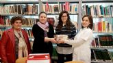 Mara Candel, una joven de 14 años, gana el premio 'Biblioenamrate' con una carta de amor a su abuelo