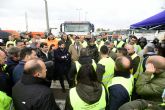 Lpez Miras reclama al Gobierno central que baje ya los impuestos a los carburantes para garantizar 'la supervivencia del transporte'