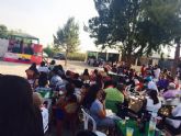 Autoridades municipales asisten a una comida solidaria de convivencia a beneficio de los damnificados del terremoto de Ecuador