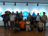 AFEMAC visita la exposicin 'Camisetas solidarias'