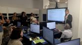 La Comunidad ense&ntilde;a a usar la administración digital a una treintena de personas mayores y personas con discapacidad
