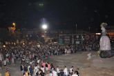 Cientos de vecinos disfrutan la noche de San Juan con la quema de la hoguera municipal en San Pedro del Pinatar