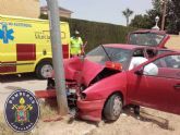 Bomberos de Cartagena rescatan a una persona atrapada en su vehiculo tras un accidente de trafico en El Albujon