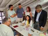Un nuevo programa de empleo forma en Caravaca a profesionales del bordado en seda y oro para garantizar el relevo generacional