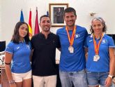 El alcalde recibe en dependencias municipales a integrantes del Club de Remo �guilas