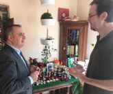 El director general de Comercio visita al artesano galardonado con el premio al Emprendimiento Artesano de la Regin