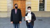 Cataluña: Un estudiante de 14 años recibe de la Unión Monárquica un diploma por su trabajo sobre la historia y la monarquía