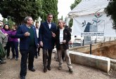 Pedro Snchez visita una de las fosas comunes del cementerio del Carmen de Valladolid