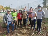 Los usuarios del centro de día de personas con discapacidad celebran el día internacional del olivo