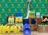 La Guardia Civil dona a Jesús Abandonado un centenar de productos de limpieza