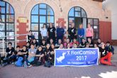 Una treintena de alumnos del IES Floridablanca de Murcia son recibidos por la alcaldesa de Campos del Río a su llegada al municipio