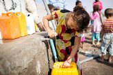Cuatro millones de yemeníes (1 de cada 14) depende de las distribuciones de agua en camiones cisterna