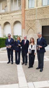 El exministro presenta su libro y analiza la política antiterrorista en el Real Alcázar de Sevilla