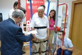 Ancianos de Cieza prueban el robot exoesqueltico de la Politcnica de Cartagena para andar sin esfuerzo