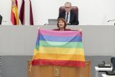 Marn lleva al Pleno de la Asamblea Regional la bandera del arcoris ante el intento de Vox de prohibir su presencia en las instituciones