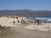 Mares Circulares reúne a alumnado, profesorado y Ayuntamiento en una limpieza de costas en Águilas