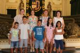 Los cinco menores saharauis acogidos este verano en Jumilla son recibidos en el Ayuntamiento
