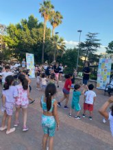 Cientos de vecinos disfrutan de las actividades culturales del programa Tírate al Barrio