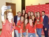 Cristina Sánchez felicita a las campeonas de Europa del equipo de fútbol sala de la Universidad de Murcia