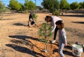 Una jornada familiar de plantación de árboles para celebrar el 