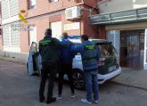 La Guardia Civil detiene al presunto autor de del alquiler fraudulento de varias viviendas vacacionales de La Manga del Mar Menor