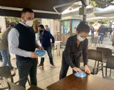 Turismo distribuye cerca de 10.000 carteles y pegatinas entre establecimientos hosteleros con recomendaciones sobre la apertura de terrazas