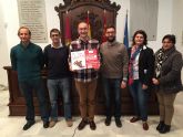 La asociación AEMA III recibe 3.355 euros solidarios de la IV San Silvestre 