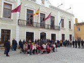 El Ayuntamiento realiza un minuto de silencio por las víctimas del incendio del pasado jueves en Valencia