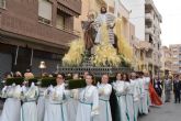 La procesin de las Palmas recorre las calles de guilas en la jornada del Domingo de Ramos