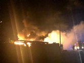 Un incendio est arrasando parte del ecoparque municipal de Totana