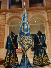 El Paso Azul estrena una nueva bandera y, con cuatro ensenas, se posiciona como la cofrada con mayor nmero de banderas en la Semana Santa de Lorca