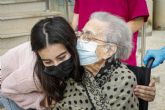 Usuarios de centros residenciales de personas mayores vacunados pueden realizar salidas con familiares
