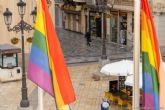 La bandera arco iris ondea en el Palacio Consistorial en el Da Internacional del Orgullo Lsbico