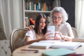 Qustodio analiza la nueva forma de comunicarse entre nietos y abuelos