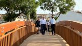 Una nueva pasarela peatonal conecta el Barrio de Santiago sobre la rambla