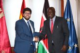 El presidente de la Comunidad recibe al embajador de Kenia en España