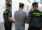 La Guardia Civil detiene al presunto autor de una docena de robos en viviendas de Mazarrn