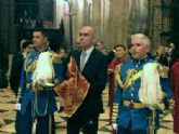 El alcalde de Sevilla agarra por primera vez la espada de San Fernando, en la procesin de la reliquia de San Clemente