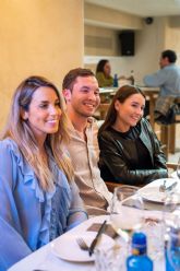 Bolt y Timeleft combaten la soledad urbana con la campaña 'Conectando a las personas'