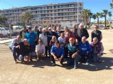 16 equipos de petanca de España y Francia compiten en un amistoso celebrado en el club de Puerto de Mazarrn