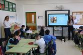 La concejala de Medio Ambiente lleva a los colegios una campaña sobre bienestar animal