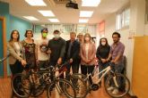 El Ayuntamiento entrega a entidades sociales las primeras 10 bicis donadas por murcianos y rehabilitadas por la Fundación Secretariado Gitano