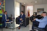 El alcalde se rene con el director de Operaciones de Carrefour que en prximas fechas abrir en el centro comercial Dos Mares