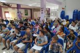 Los participantes de Educando en Familia recogen sus diplomas en la Barriada Virgen de la Caridad