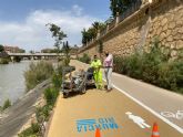 Nueva señalizacin horizontal a lo largo de 4.000 metros para el carril bici y los pasos peatonales de Murcia Ro